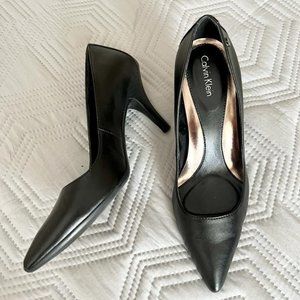 CALVIN KLEIN Black Gayle Pump - Size 7